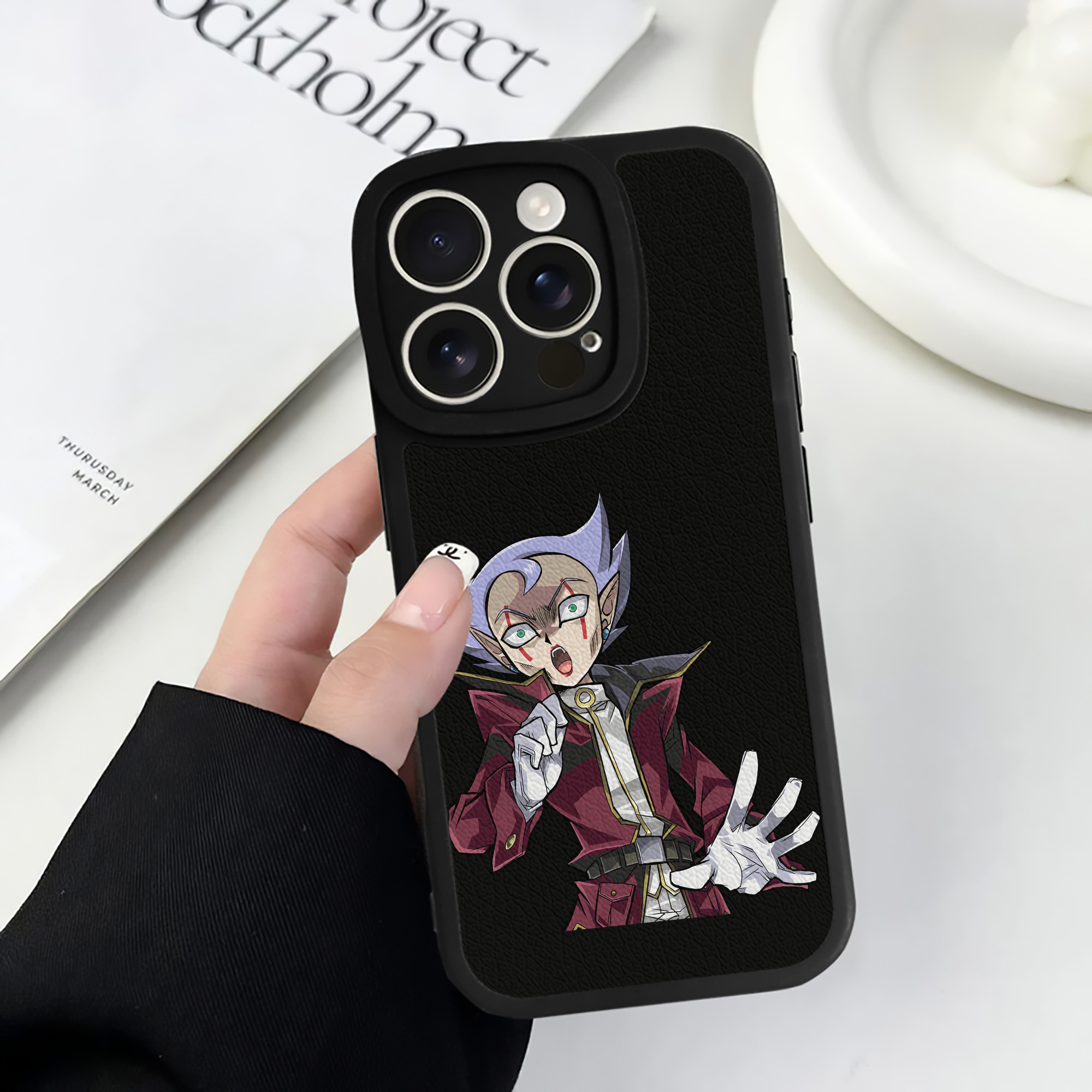（画像用） 遊☆戯☆王 Yu-Gi-Oh! 【iPhone 16シリーズ対応】シリコンスマホケース（レザー調） 材質：シリコン